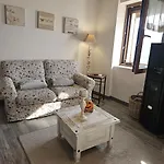 Casa Franchetta, Grazioso Bilocale Per 2 Persone A טריאורה